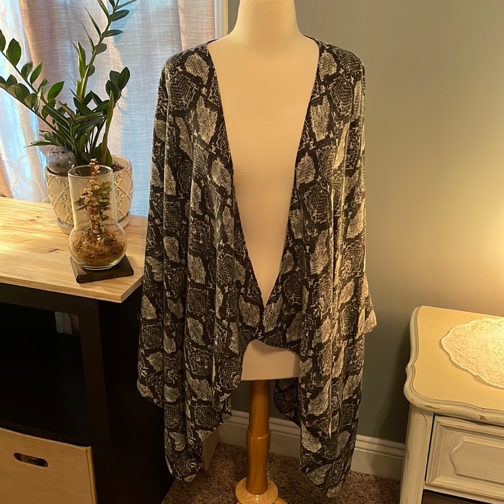 OSFM kimono NWTs snake skin